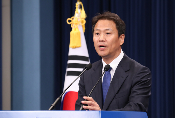 임종석 靑비서실장, 전남지사 출마설에 “출마 안한다” 부인