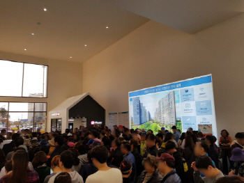 `파주 운정 화성파크드림`, 오픈 3일만에 3만여명 몰려..성황