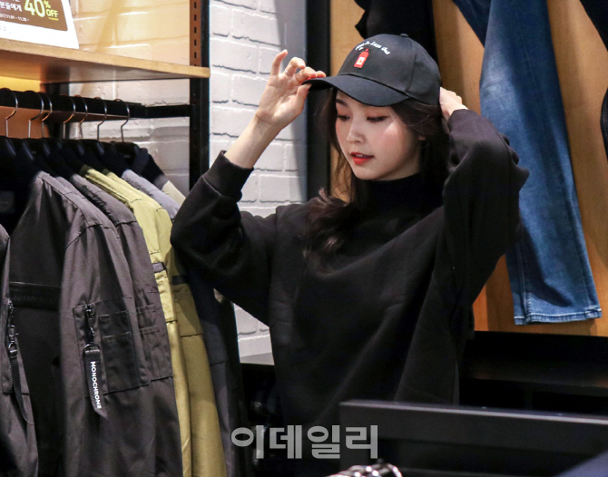 [포토] 소방모자 쓰는 미스코리아 진 서재원