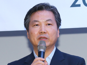5개월째 장관 없는 중기부, 홍종학 후보에 '노심초사'