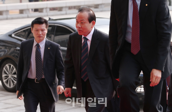 [포토]국회 찾은 김이수 헌법재판소장 권한대행
