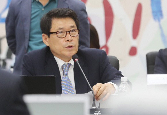 자유한국당 이군현 '정치자금법 위반' 징역형 집행유예…의원직 상실 위기(속보)