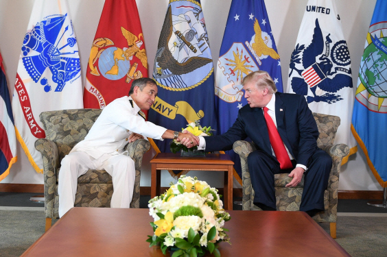 트럼프, 하와이 美태평양 사령부 방문...북핵 논의하며 북한 견제
