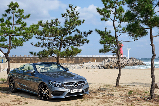 [포토] 부드러운 주행을 자랑하는 메르세데스-벤츠 C 200 카브리올레