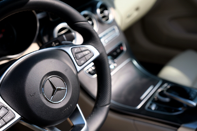 [포토] 완성도 높은 메르세데스-벤츠 C 200 카브리올레의 주행