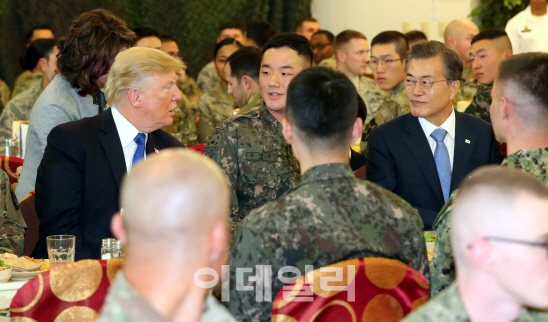 [트럼프 방한]"美 일자리 만들러 왔다"..통상 압박 예고