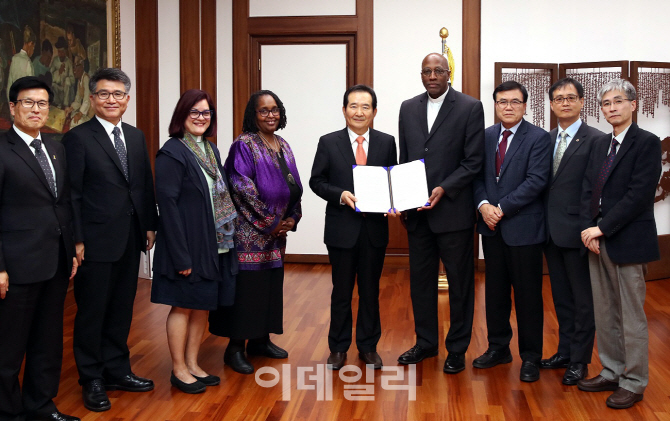 [포토] 정의장, 미국 장로교로 부터 노근리 사건 사과 결의문 전달받아...