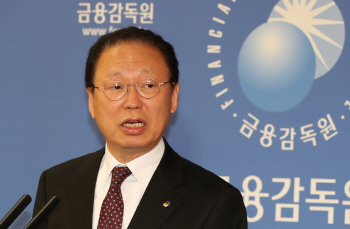 최흥식 "대폭 인사 불가피…연말 조직개편"