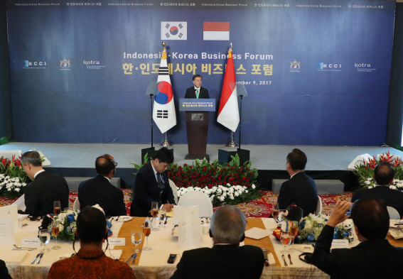 “한국이 최적의 파트너” 文대통령, 한·인니 방산·자동차 협력 강조