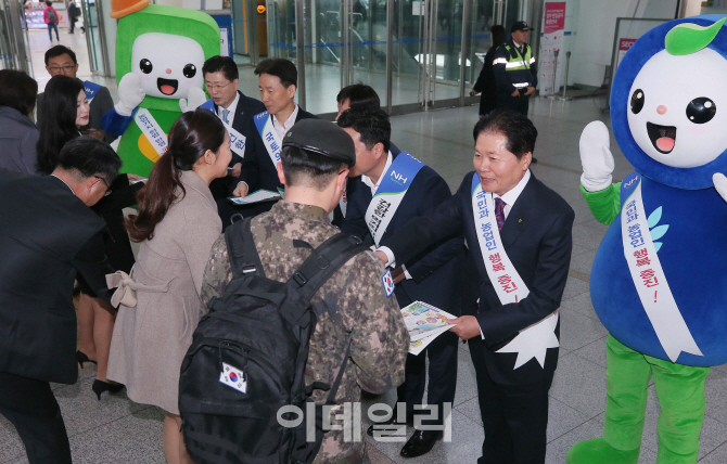 "헌법에 농업 공익적가치 반영하자"..농협 가두캠페인