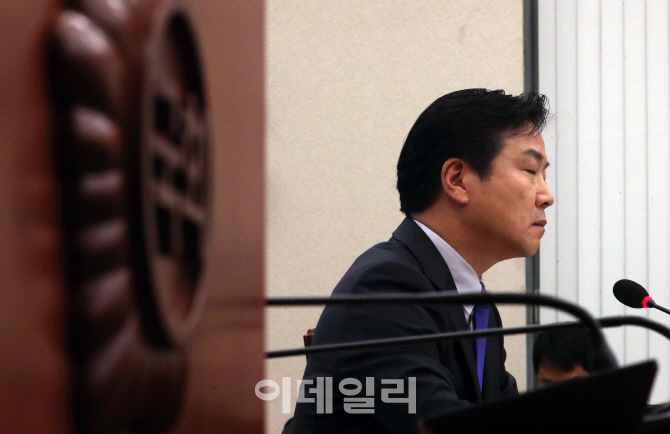 [포토]눈감은 홍종학 후보자