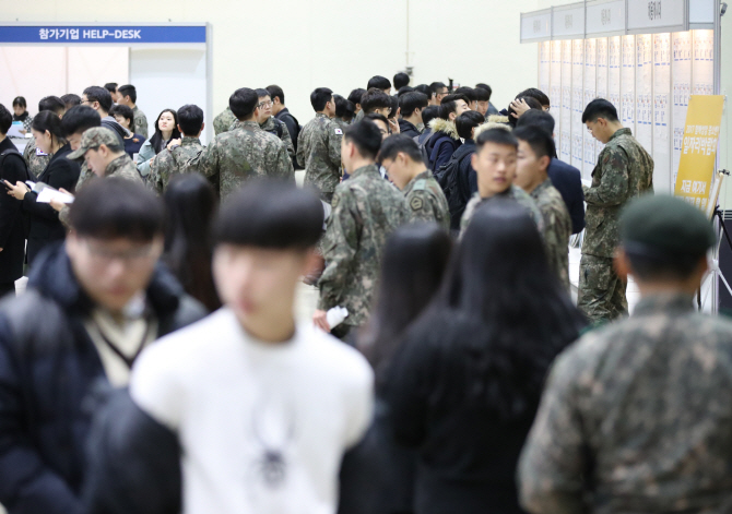 내년부터 軍전역증 대신 '軍경력증명서' 받는다