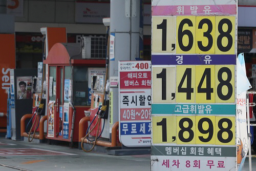 치솟는 국제유가…동네 휘발윳값 넉달째 급등