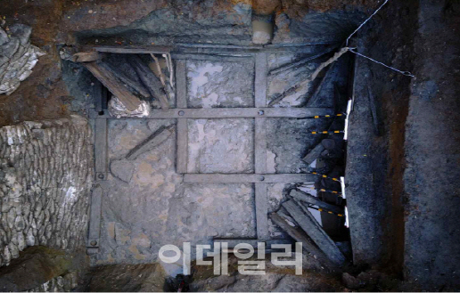 천안 위례성 물웅덩이서 백제 목곽고 발견…국내 최대 크기
