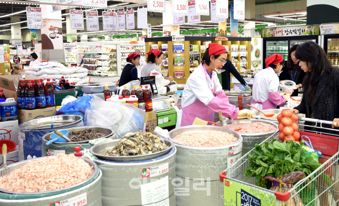 [포토] 젓갈시장 개장 -농협유통 최대 29% 할인판매