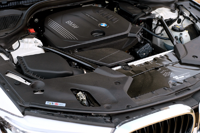 [포토] BMW 520d M 스포츠 패키지의 완성도 높은 디젤 엔진