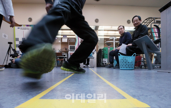 [포토]'신체 평형성 유지 정도는'