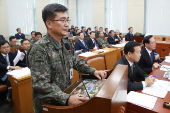 北, 귀순 병사 향해 40여발 총격…軍 왜 대응사격 안했나