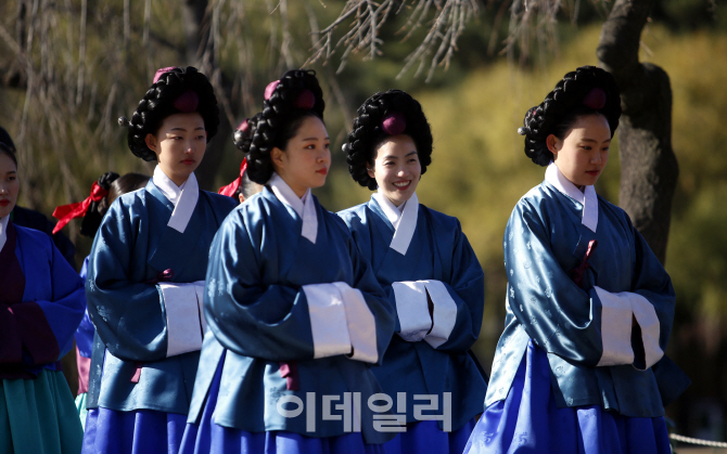 [포토] 조선시대 궁궐생활 체험하는 시민들