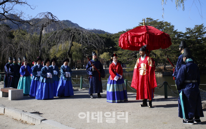 [포토] 조선시대 '왕과 왕비의 산책'