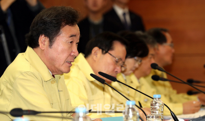 [포토]이낙연 국무총리,  "오늘 포항 특별재난지역 선포 심의, 대통령 재가 요청"
