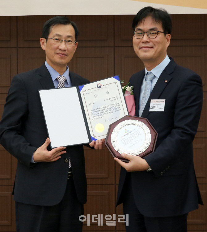 [포토]한화큐셀코리아, '2017 이데일리 일자리 대상' 종합대상 수상