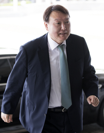 윤석열호 6개월 '적폐청산' 수사에 올인…檢 확전 피로감·하명수사 반발도