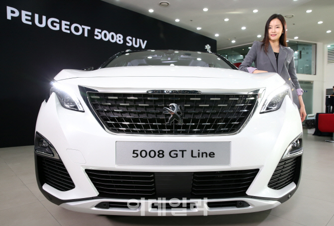 [포토]'New 푸조 5008 SUV'의 세련된 앞태