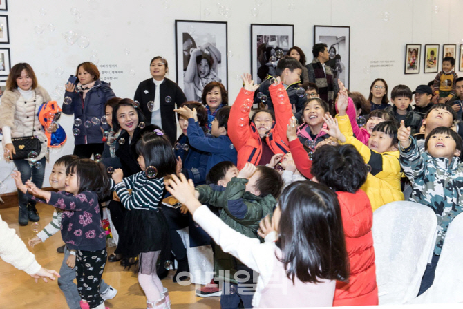 [포토] '다(多) 엄마다' 버블쇼 가족파티