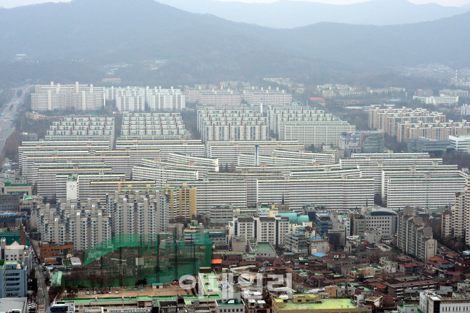 도마 오르는 '재건축초과이익 환수제 유예'..통과 가능성은 희박