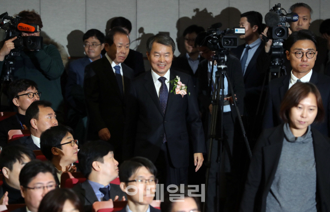 [포토]밝은 표정의 이진성 헌재소장