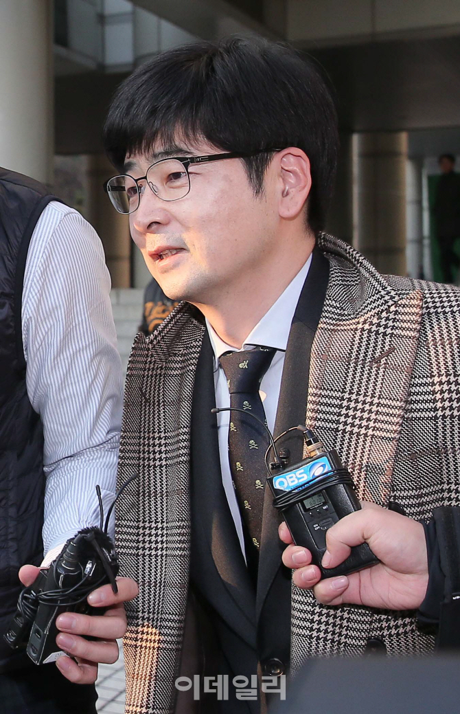 [포토]탁현민 청와대 행정관 '밝은 표정'