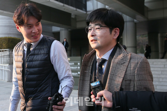 [포토]'불법선거운동 의혹' 첫 공판 마친 탁현민 청와대 행정관