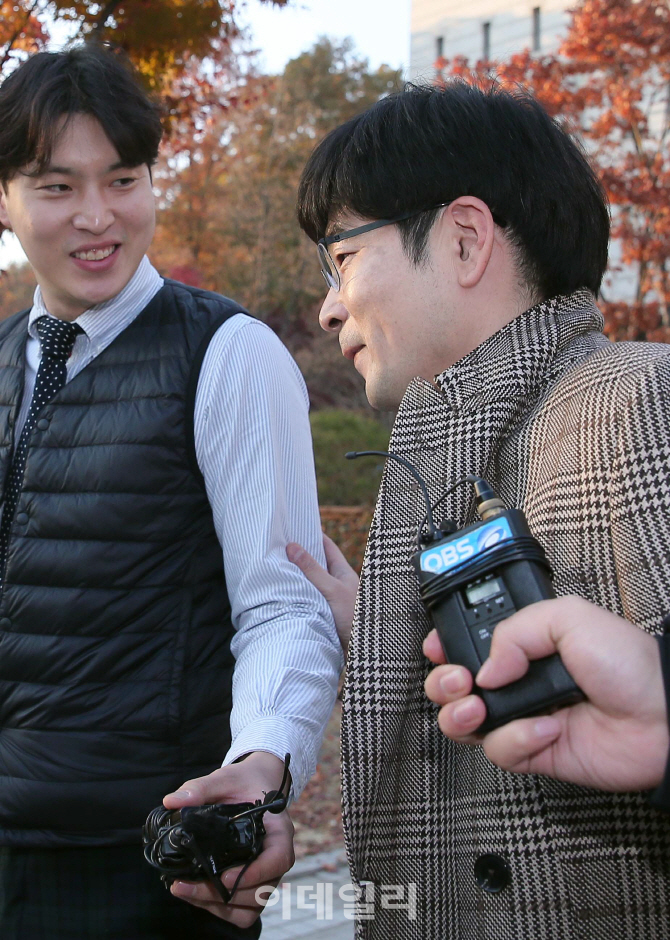 [포토]'옅은 미소' 탁현민 청와대 행정관