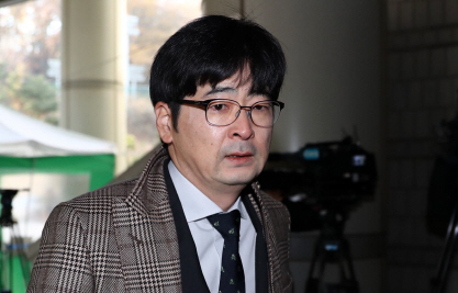 '선거법 기소' 탁현민, 첫 재판서 혐의 부인…"선거운동 아냐"