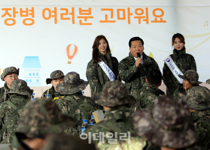 [포토] 전방부대 방문한 병무청장