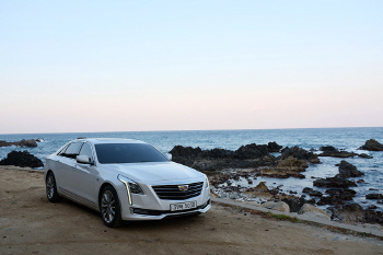  캐딜락 CT6 1회 주유로 1000Km에 도전