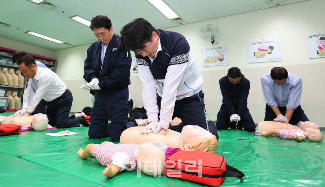 대한항공, 전 임원 대상 응급처치 교육 확대