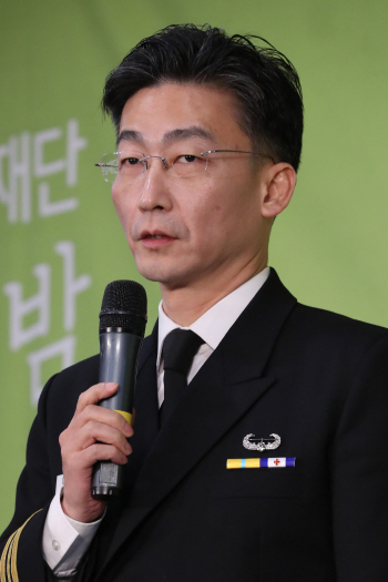 이국종, 靑 '24만 청원'에 "국민이 문 열어주셨다..버틸 것"