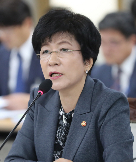 김영주 고용부 장관 “건설근로자 퇴직공제부금 인상 필요”