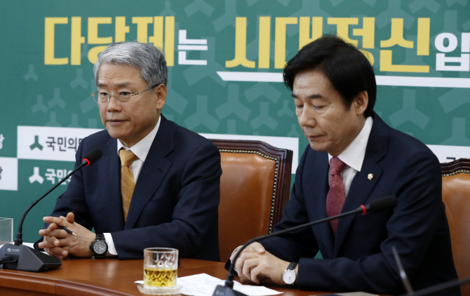 국민의당 "기초연금·아동수당, 재분배해서 필요한 곳에 더 주자는 것"