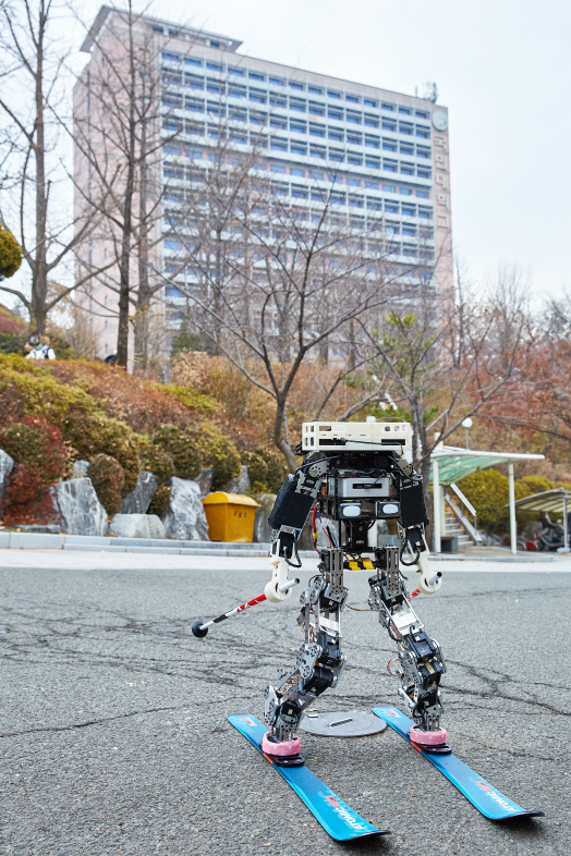국민대 로봇동아리, 평창올림픽 기념 '스키 로봇' 개발 나서