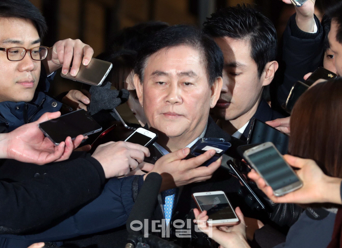 [포토]생각에 잠긴 최경환 의원