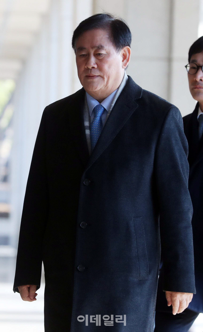 [포토]검찰 출석하는 최경환 의원