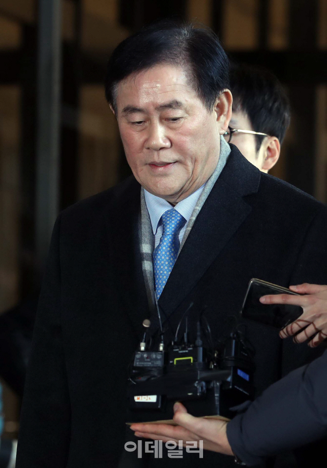 [포토]최경환 자유한국당 의원 '무거운 발걸음'