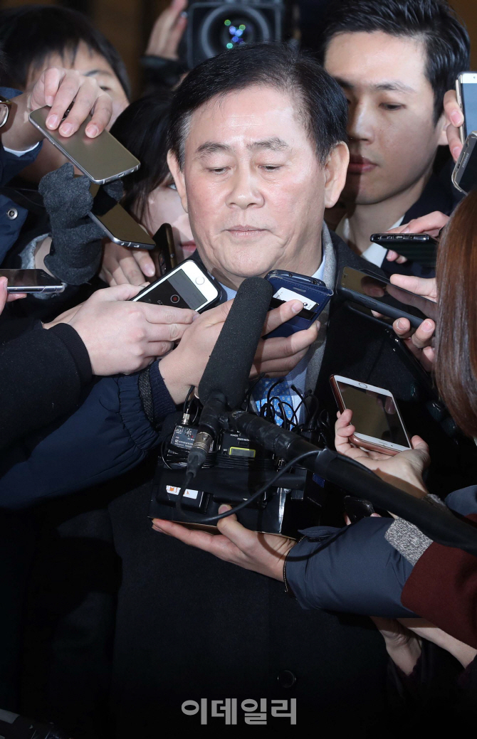 [포토]최경환 의원 '굳은 표정'