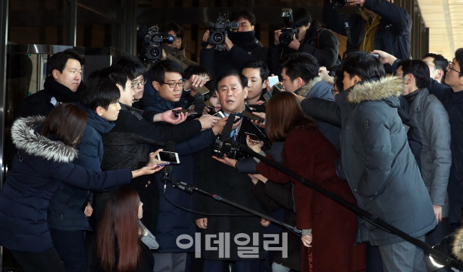 [포토]최경환 의원 '특수활동비 의혹 부인'
