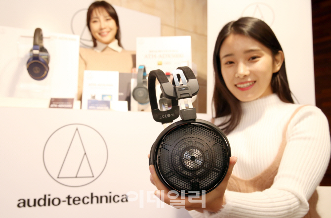 [포토]숨막힐 듯 섬세한 오디오테크니카 에어 다이나믹 헤드폰 'ATH-ADX5000'