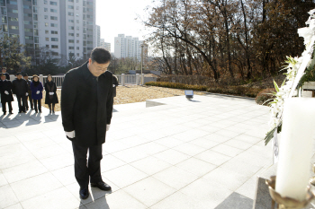 '새 단장' 김성제 의왕시장 현충탑 참배
