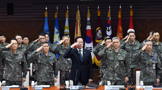 별 700개 용산에 떴다..4성급 이상 軍지휘관 등 150여명 모여